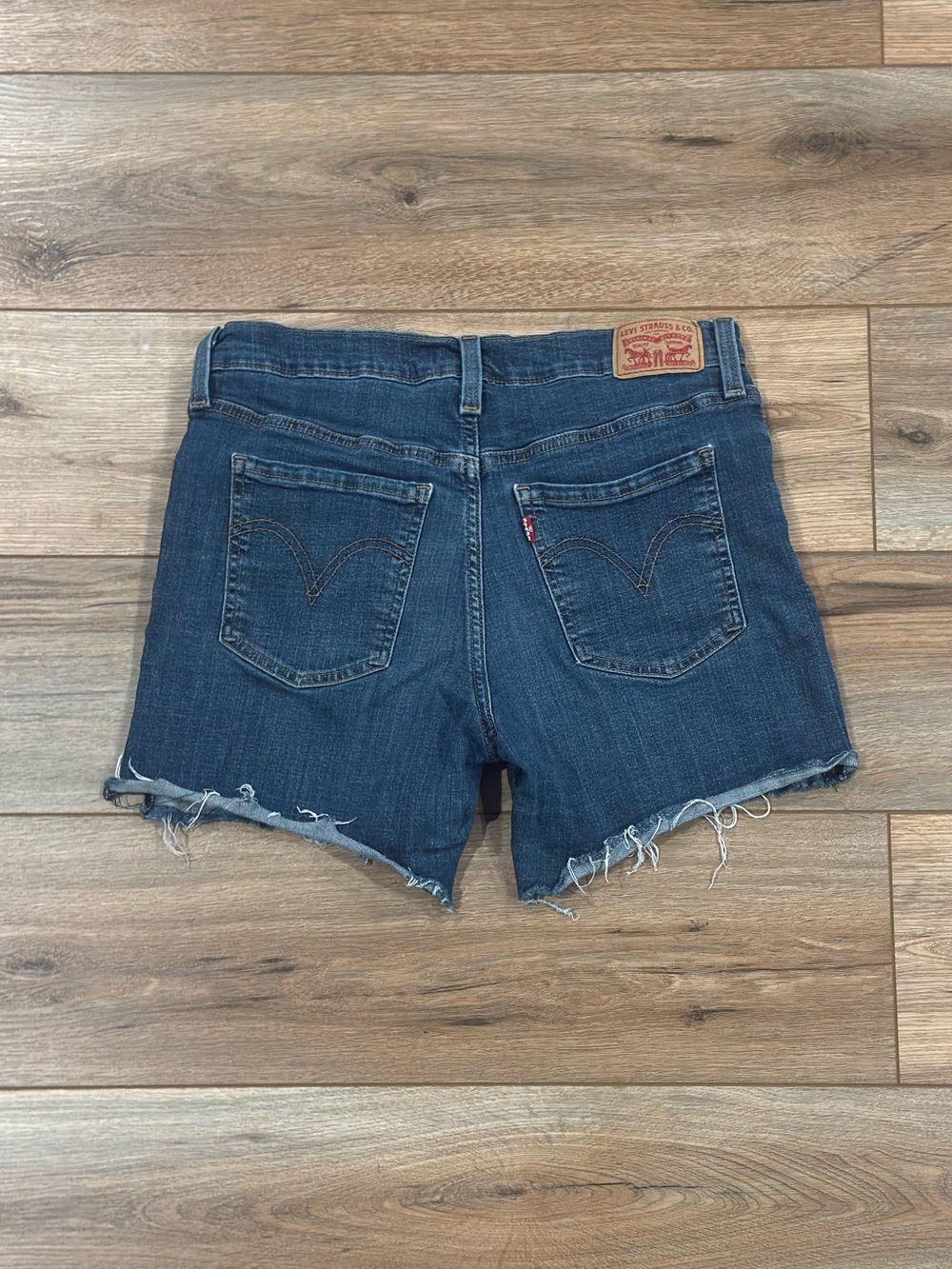 LEVI’S Distressed Casual Raw Hem Mid-rise Stretchy Midi Jean Shorts | Size 29